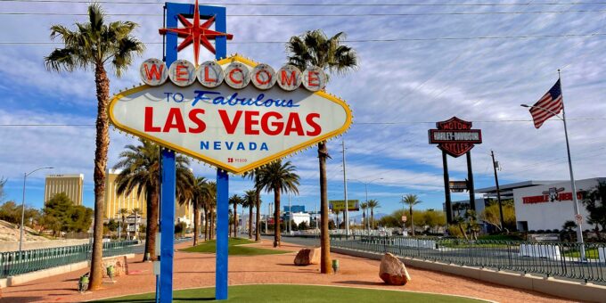 welcome to fabulous las vegas nevada signage